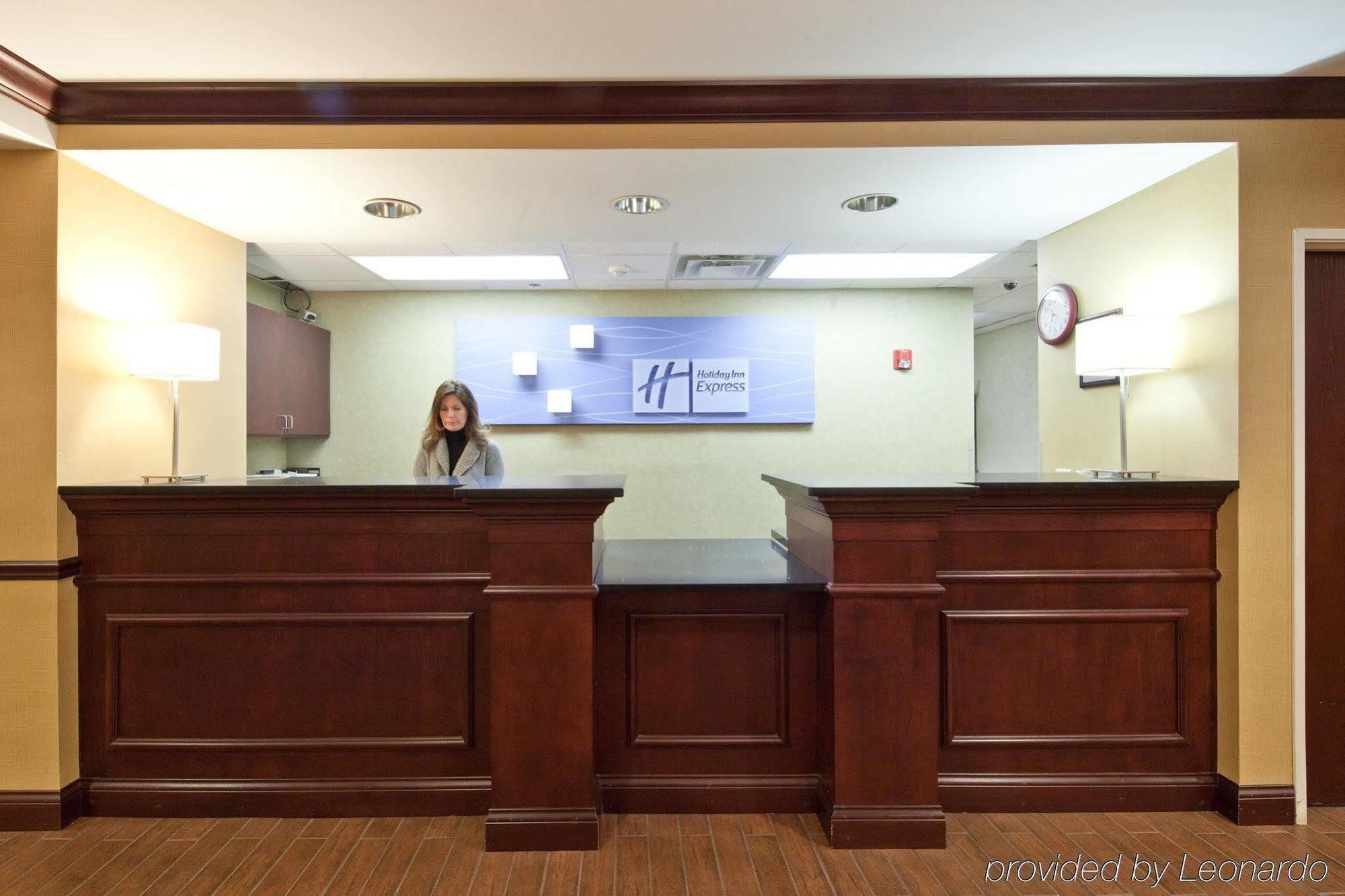Quality Inn & Suites Lawrenceburg Exterior photo